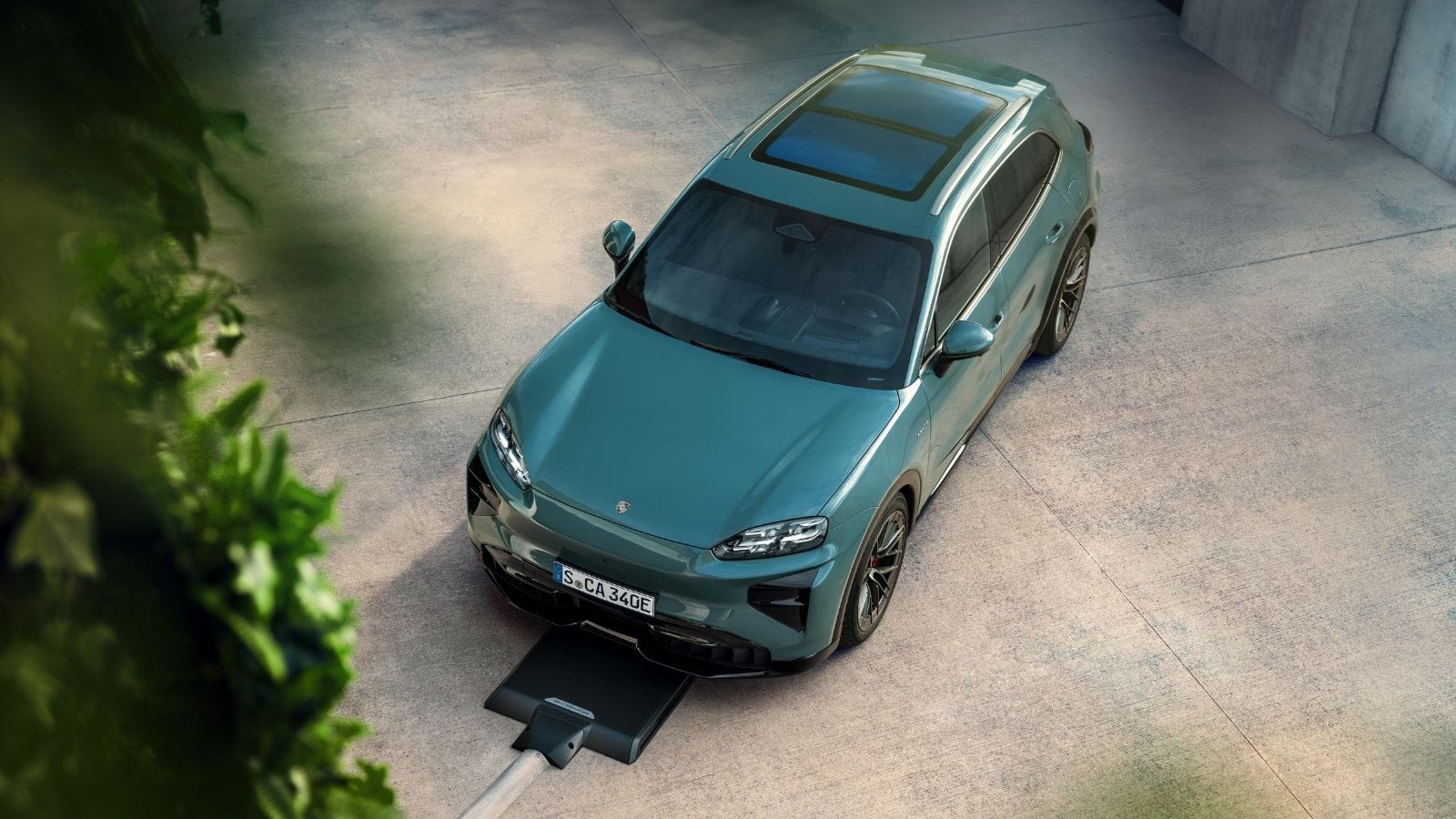 Porsche Cayenne Electric revealed with 2.5-second 0-60 time and 400 kW charging