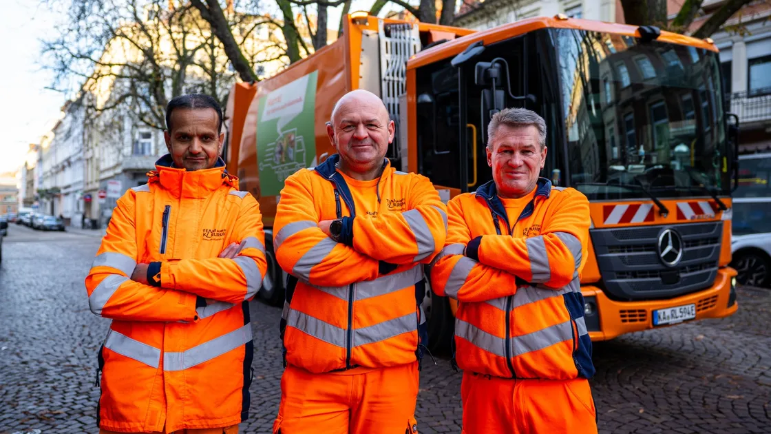 Karlsruhe expands electric waste fleet with 18 Mercedes-Benz eEconic trucks